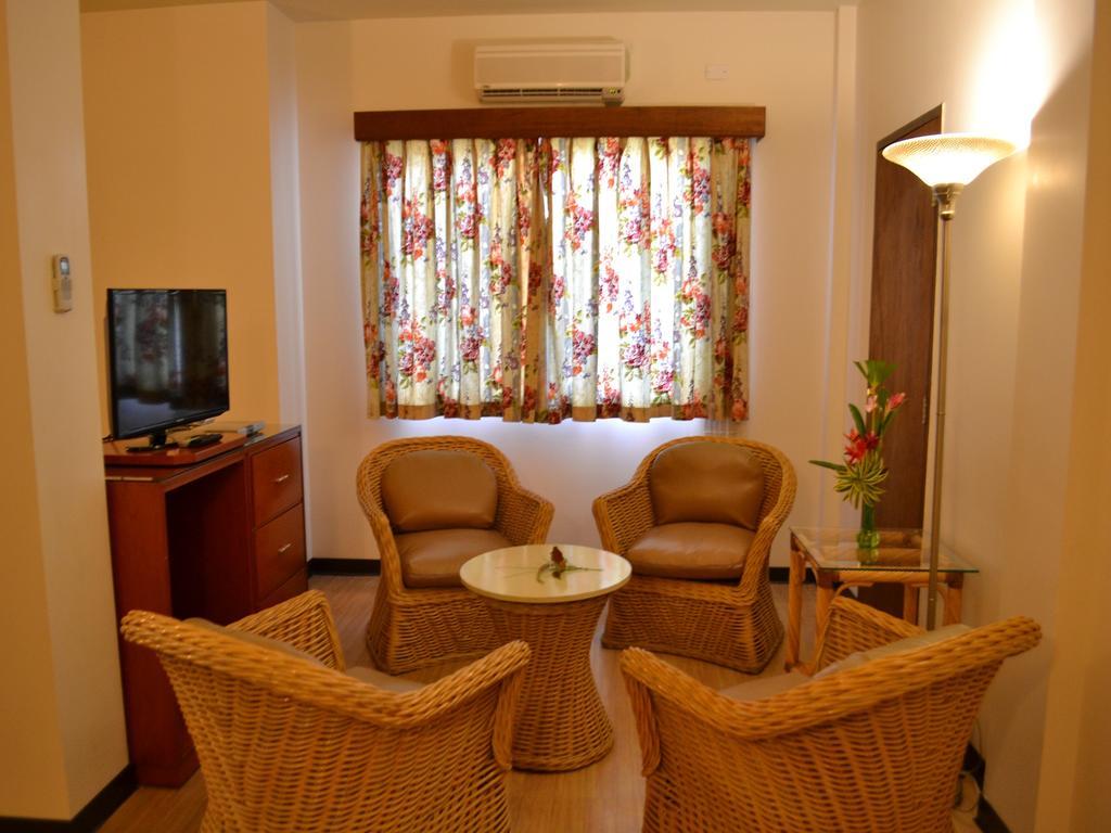 Hotel West Plaza Malakal à Koror Extérieur photo