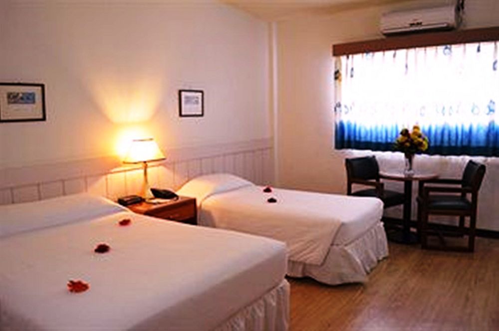 Hotel West Plaza Malakal à Koror Extérieur photo