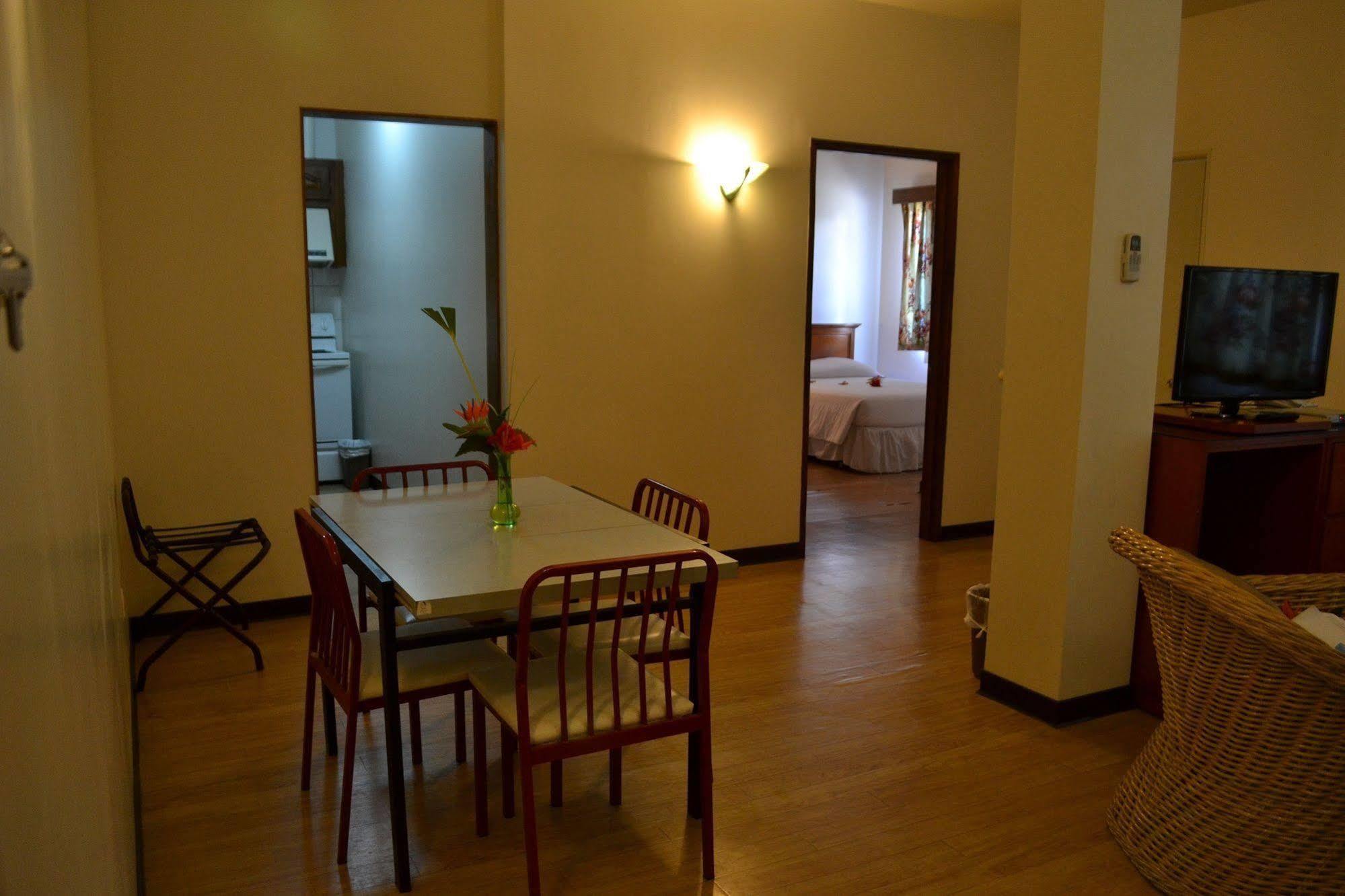 Hotel West Plaza Malakal à Koror Extérieur photo