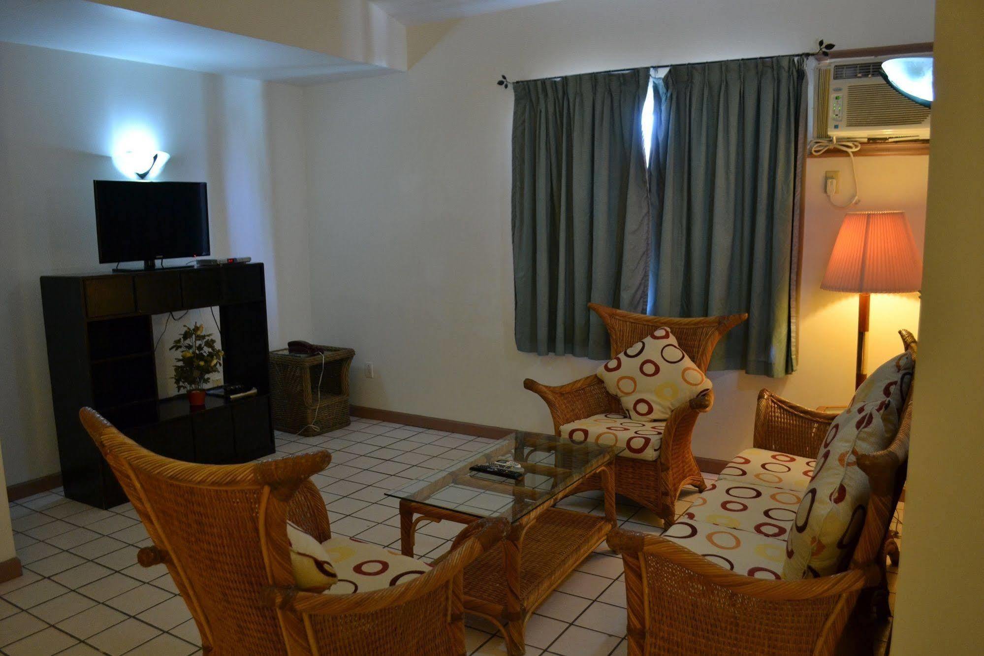 Hotel West Plaza Malakal à Koror Extérieur photo