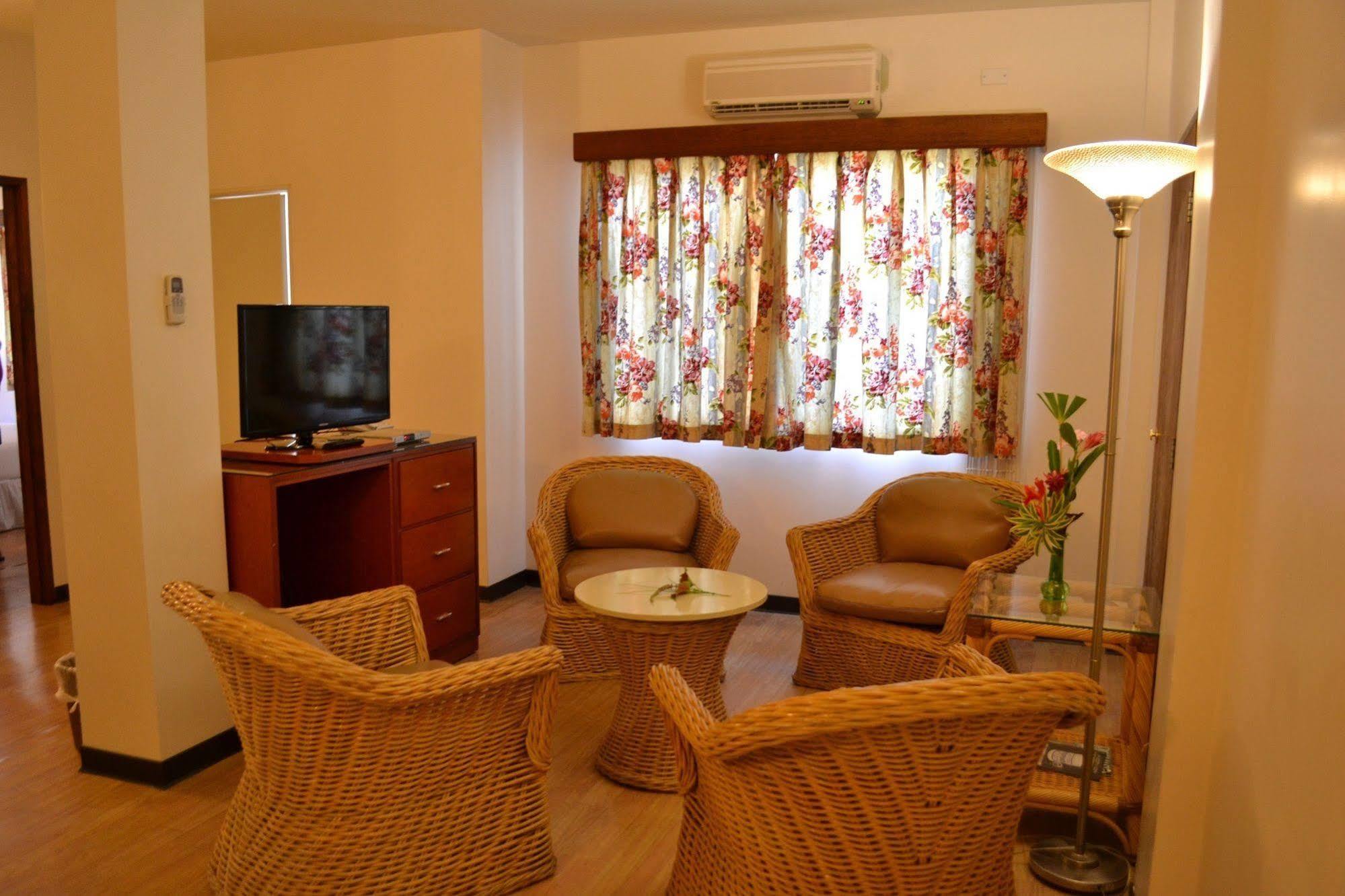 Hotel West Plaza Malakal à Koror Extérieur photo