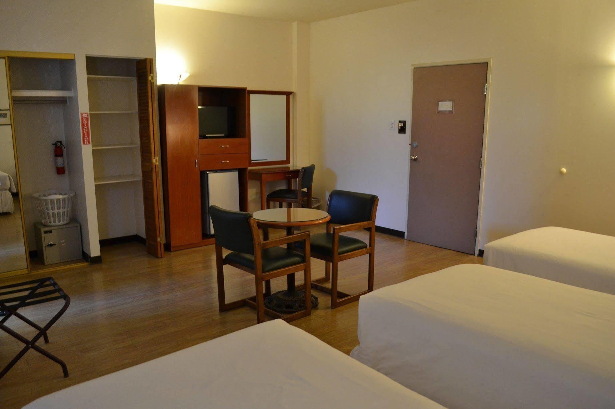 Hotel West Plaza Malakal à Koror Extérieur photo